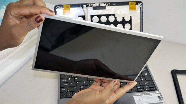 Merawat LCD Laptop