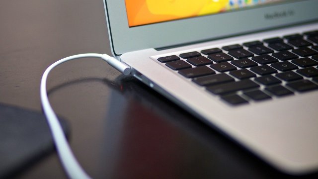 Laptop di Charge Terus Menerus