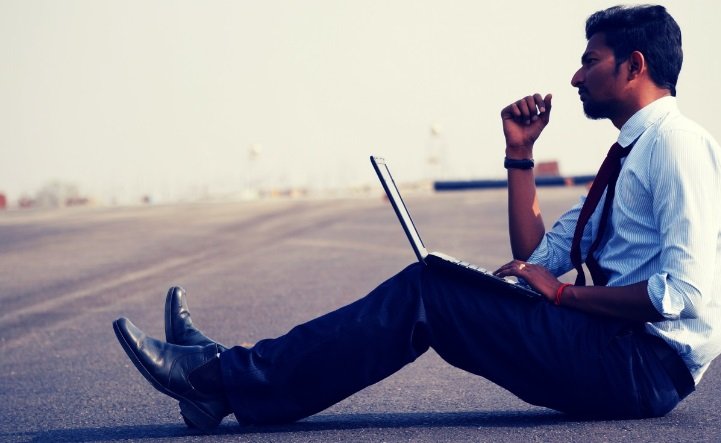 Laptop untuk Pekerja Lapangan